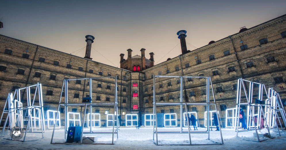 Un festival di luci futuristico a Vilnius offre eventi artistici internazionali