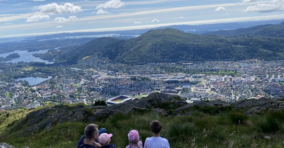 Også der virker kyrne glade: en tur med barn til de norske fjordene